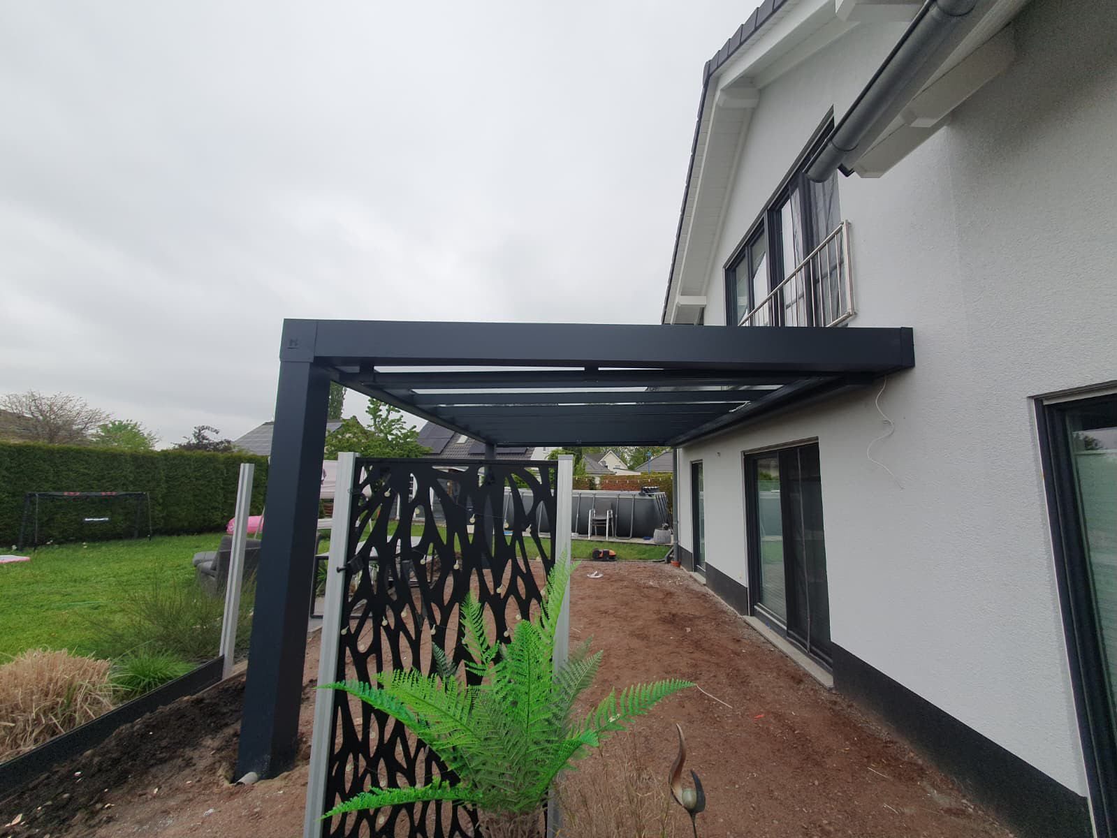Cube Linie am Haus