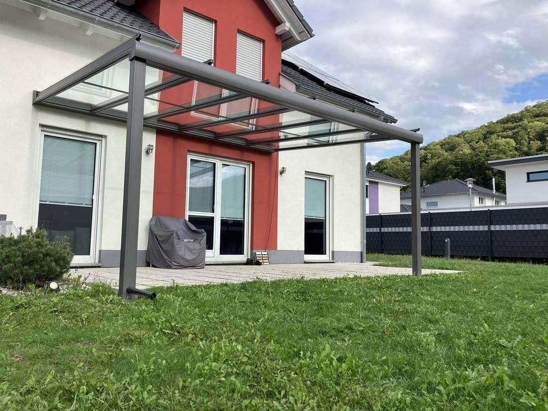 Aluminium Glasdach anthrazit an Wohnhaus