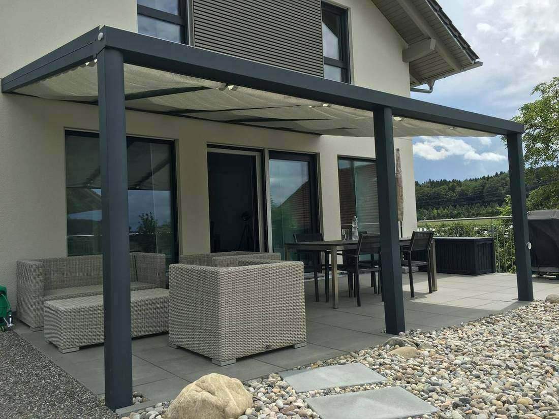 Lounge unter Terrassenüberdachung